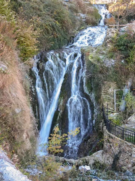 Ruisseau gelé en hiver — Photo