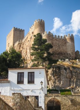Eski ortaçağ Almansa Kalesi