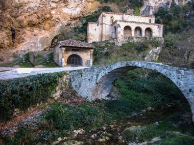 Tobera küçük kilisede