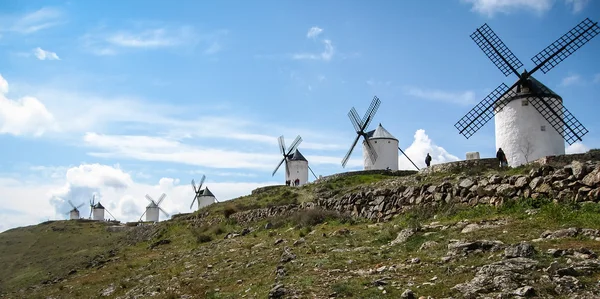 Väderkvarnar på kull på Consuegra — Stockfoto