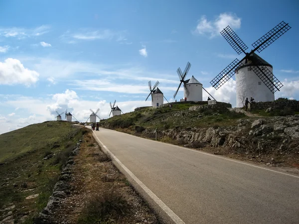 Consuegra, tepede yel değirmenleri — Stok fotoğraf