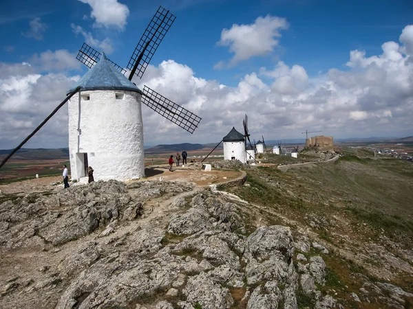 Beyaz Consuegra yel değirmenleri — Stok fotoğraf