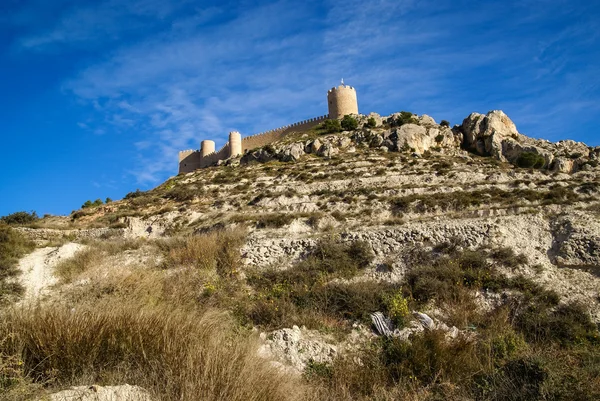 A hegyen Castalla vár — Stock Fotó