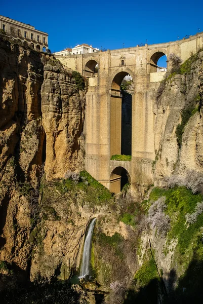 Miasto Ronda na skale w Andaluzji — Zdjęcie stockowe