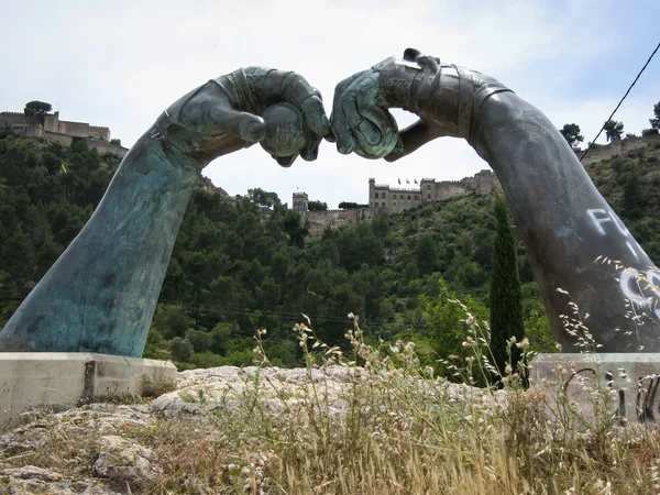 Monument "jeu de balle" et château à Jativa — Photo
