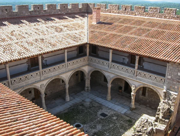 Antiguo castillo de Adrada — Foto de Stock