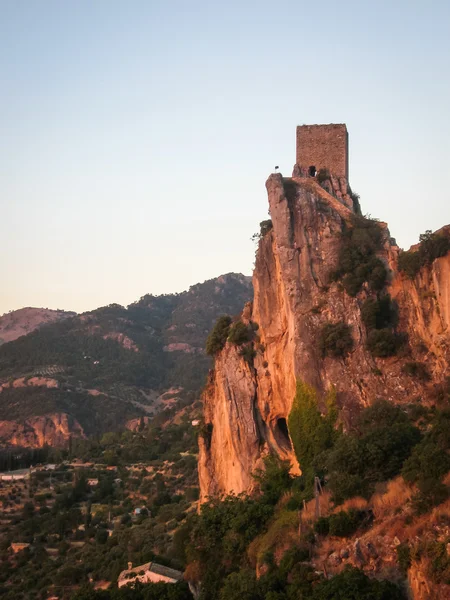 Ancien château au coucher du soleil — Photo