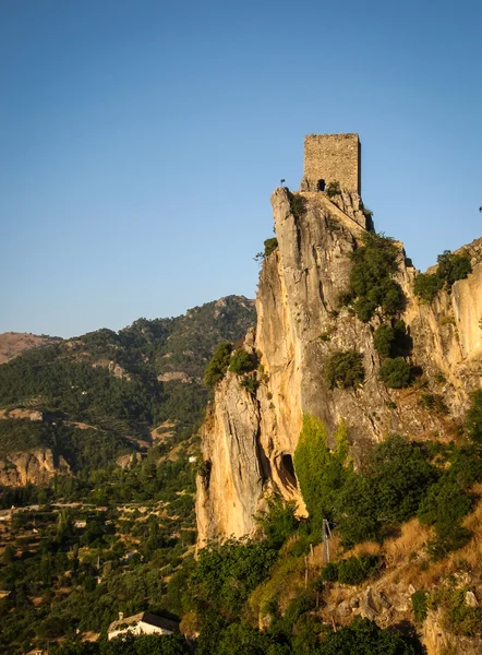 Ancien château au coucher du soleil — Photo