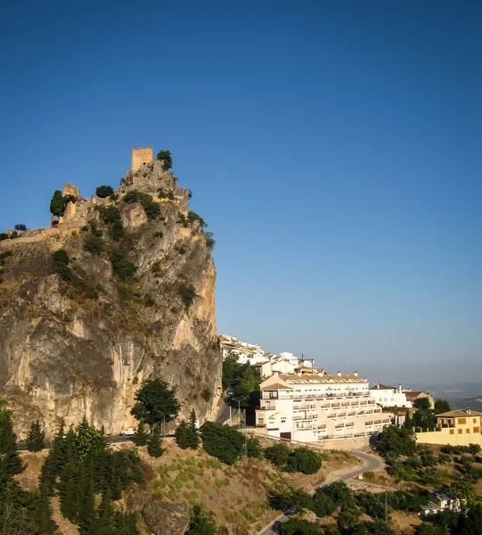 Antico castello su roccia — Foto Stock