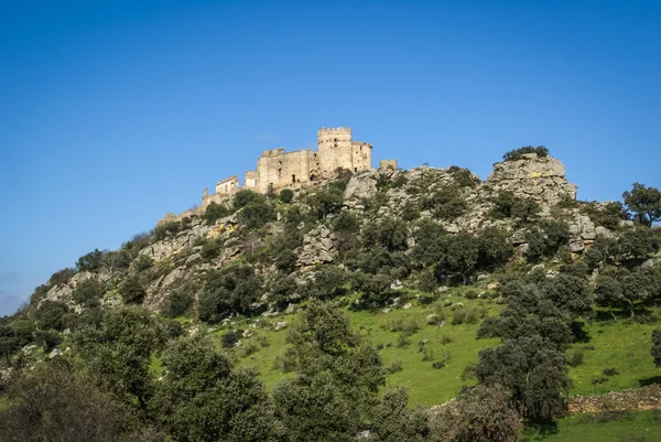 Schloss auf dem Belvis de Monroi — Stockfoto