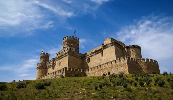 Velho castelo de mansanares na colina — Fotografia de Stock