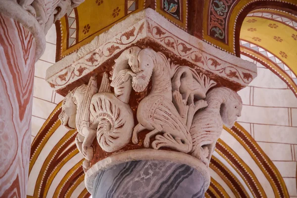 Colonne dans l'église de Chauvigny — Photo