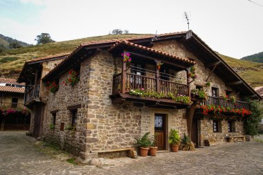 Asturia y Cantabria Barcena Maior
