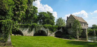Seine köprüde fabrikasında