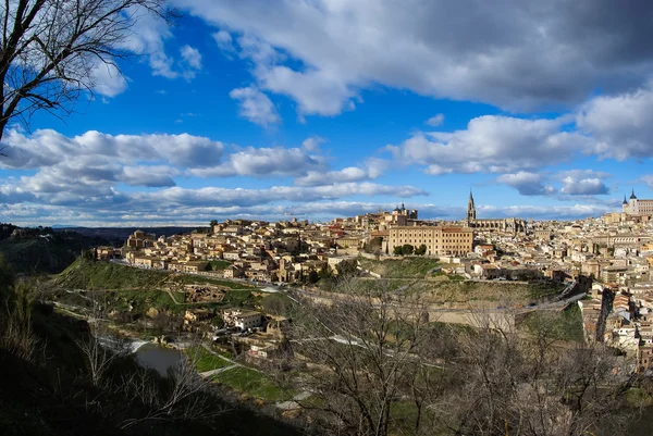 Weergave van Toledo van de oever van de rivier Tajo — Stockfoto