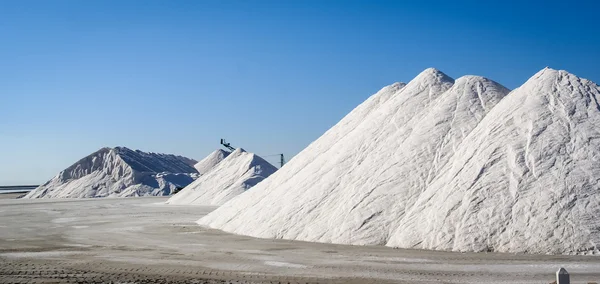 Montanhas brancas de sal — Fotografia de Stock