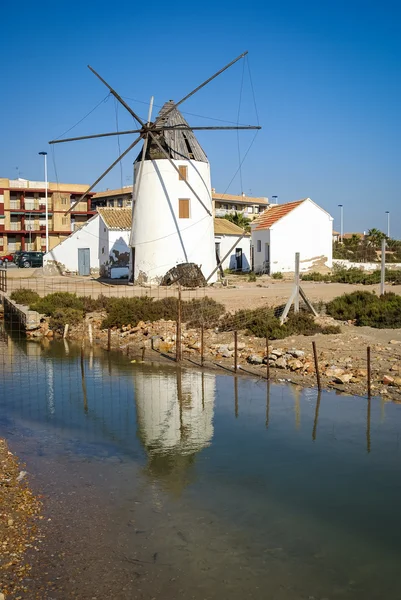 Väderkvarn i San Pedro del Pinatar — Stockfoto