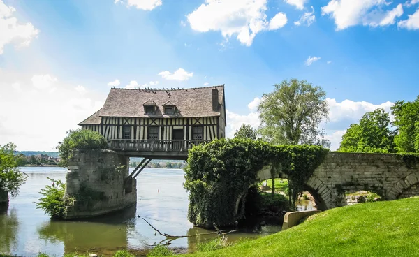 Mill in the bridge on the Seine — Stock Photo, Image