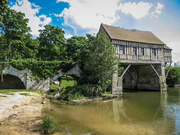 Molen in de brug over de Seine — Stockfoto