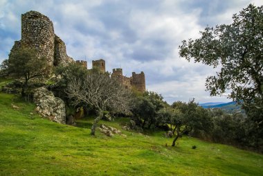 Salvatiera de los Barros adlı bir kale kalıntıları