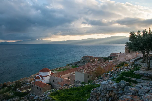 Paisaje urbano en la ciudad medieval de Monemvasia — Foto de Stock