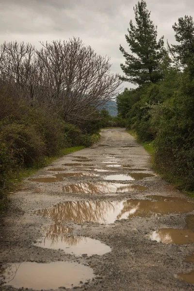 Estradas de primavera após forte chuva em Evbia — Fotografia de Stock