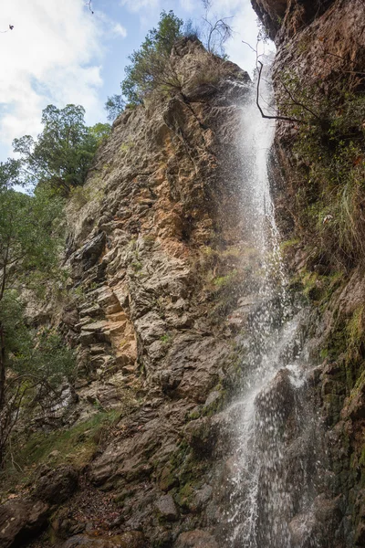 Vouraikos 渓谷の滝のある風景します。 — ストック写真