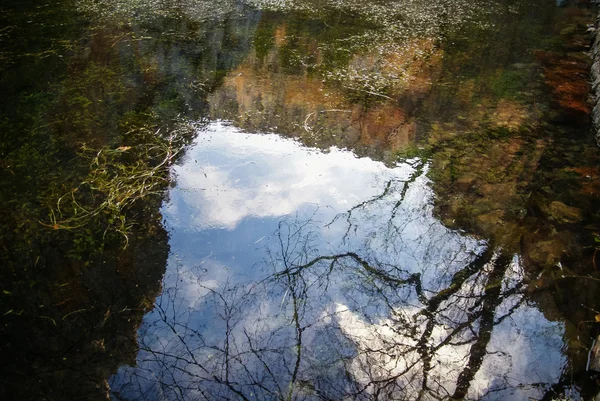 Reflexionen im See von monasterio de piedra — Stockfoto