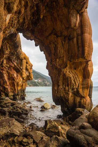 Formaciones rocosas en la playa de Loutra Edipsou — Foto de Stock
