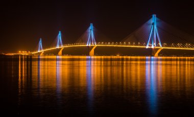 Gece Rio-Antirio Köprüsü