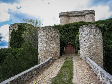 Sesena bir kale kalıntıları