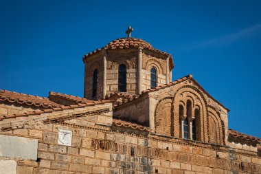Küçük kilise, kutsal üçlü Argolida içinde