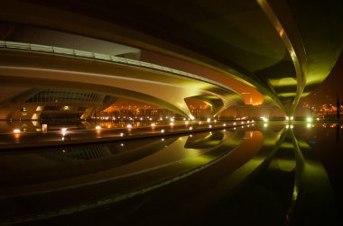 güzel köprü gece yaktı