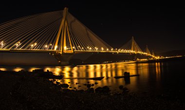 Gece Rio-Antirio Köprüsü