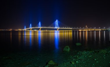 Gece Rio-Antirio Köprüsü
