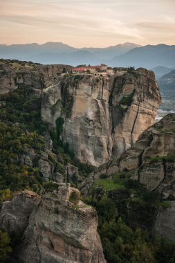 Meteora kutsal teslis Manastırı