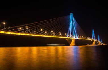 Gece Rio-Antirio Köprüsü