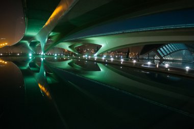 güzel köprü gece yaktı