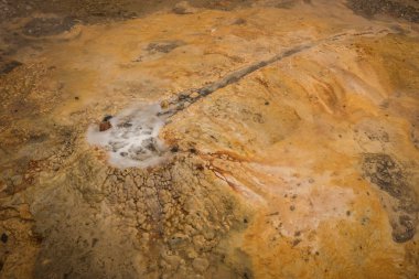 Loutra Edipsou plajında kaplıcaları