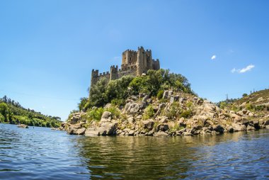 Ortaçağ şatosunun kalıntıları