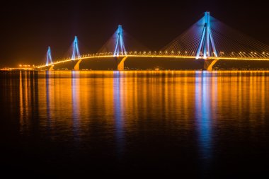 Gece Rio-Antirio Köprüsü