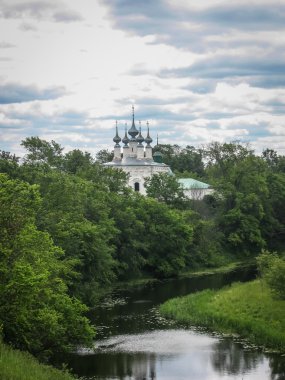 Taş kilisede beyaz: Suzdal