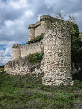 Sesena bir kale kalıntıları