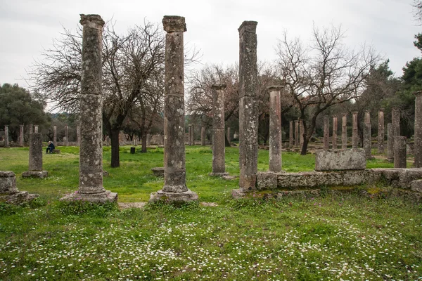 Antiguas ruinas griegas de la antigua Olimpia — Foto de Stock