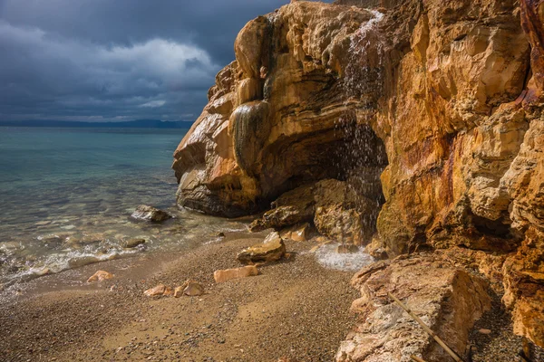 Thermal waterfalls on the beach in Loutro Edipsou — Stock Photo, Image