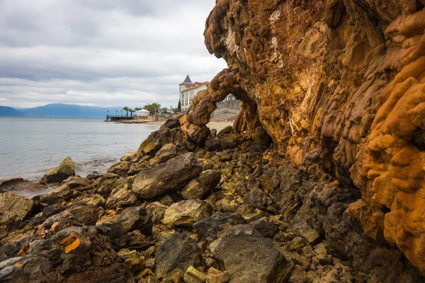 Formações rochosas na praia em Loutra Edipsou — Fotografia de Stock