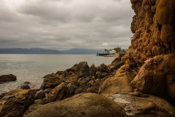 Formaciones rocosas en la playa de Loutra Edipsou — Foto de Stock