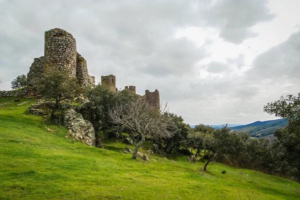 Zřícenina hradu v Salvatiera de los Barros — Stock fotografie