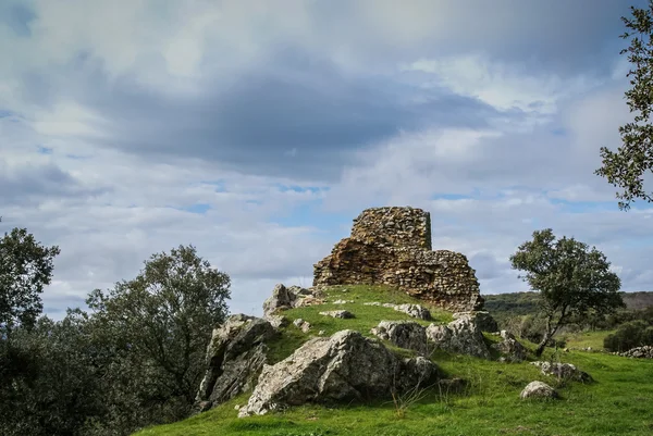 Ruins of a castle at Salvatiera de los Barros — Stock Photo, Image