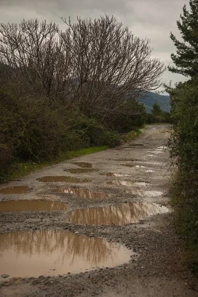 Estradas de primavera após forte chuva em Evbia — Fotografia de Stock